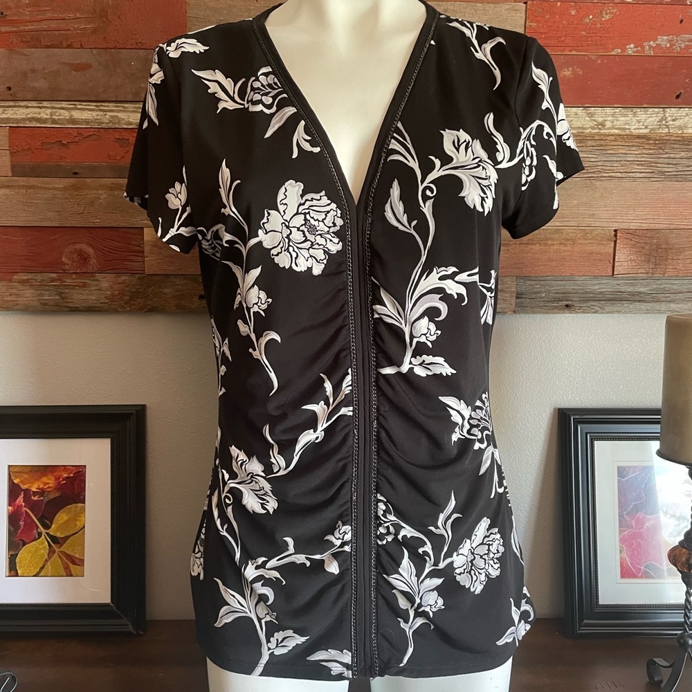 White House Black market jersey top with delicate chain detail